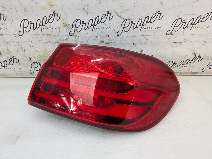 BMW F32 F36 F33 435xi 428xi 440xi 430xi Pre-LCI Right/Passenger Side Outer Tail Light 7296100 *NOTE*