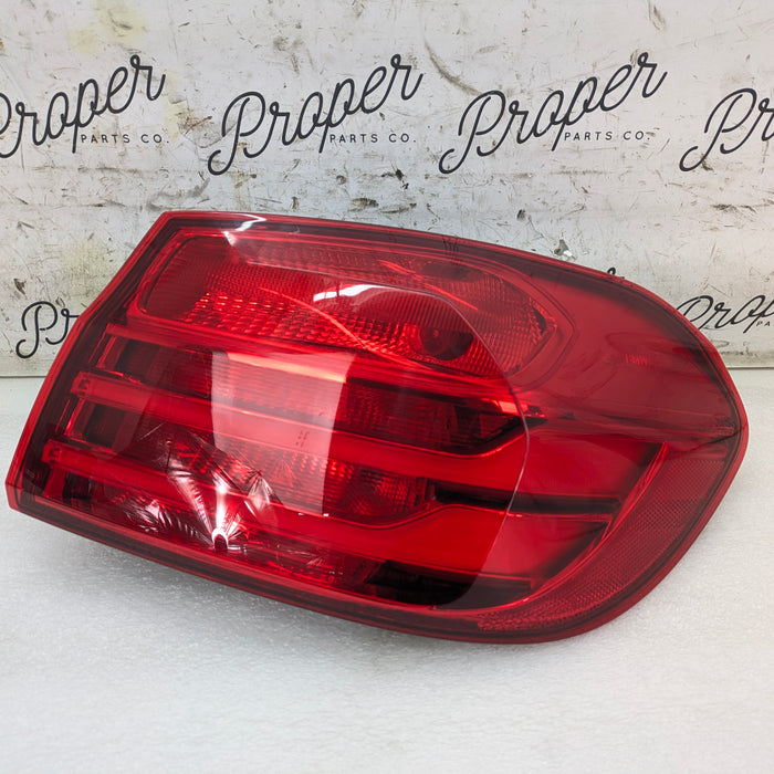 BMW F32 F36 F33 435xi 428xi 440xi 430xi Pre-LCI Right/Passenger Side Outer Tail Light 7296100 *NOTE*