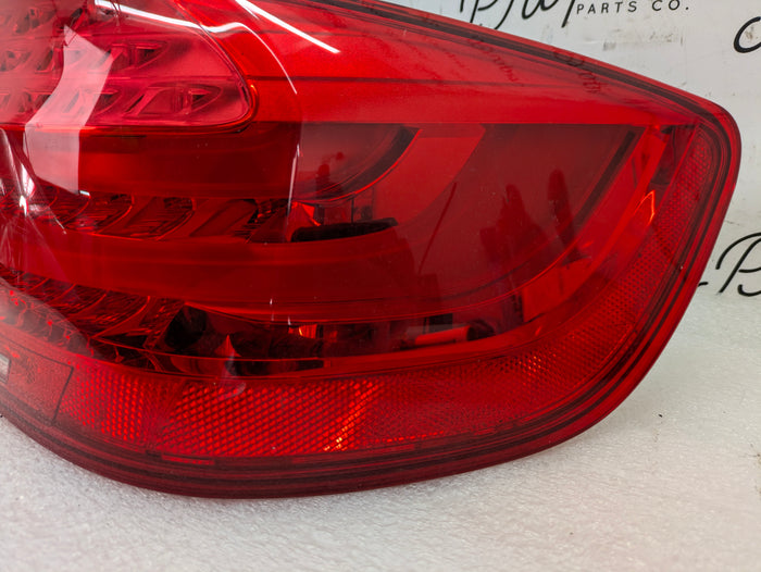 BMW E92 335xi 328xi M3 3 Series LCI Right/Passenger Side Outer LED Tail Light 7251960