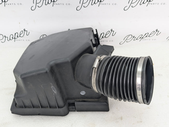 BMW E60 E61 M5/E63 E64 M6 Left/Driver Side Intake Air Box Filter Housing Top & MAF 13717853884/7834213 *DAMAGED*