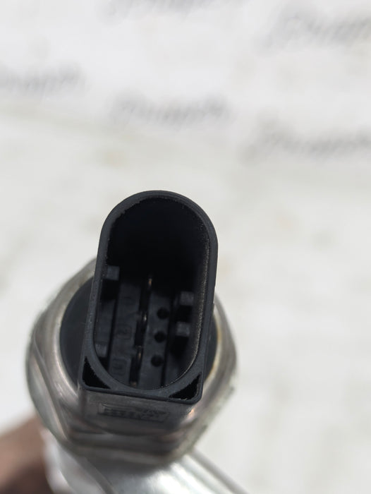 BMW E82 E88 135i N54 Fuel Rail & Sensor 7575480/7537319