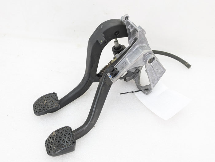 BMW E92 E93 E90 E91 335xi 330xi 328xi 325xi 323i Manual Transmission Clutch & Brake Pedal Assembly 6761310