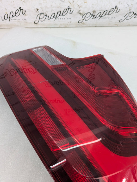 BMW F22 F23 228xi M240xi M235xi 230xi F87 M2 Pre-LCI Right/Passenger Side Tail Light Assembly 7295428