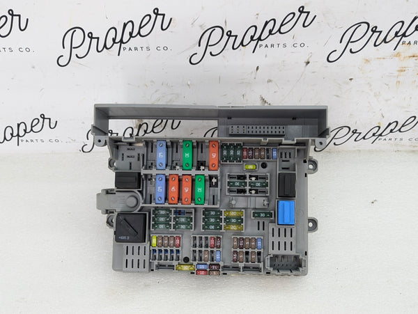 BMW E90 E91 E92 E93 3 Series Front Power Distribution Fuse Box 6906622