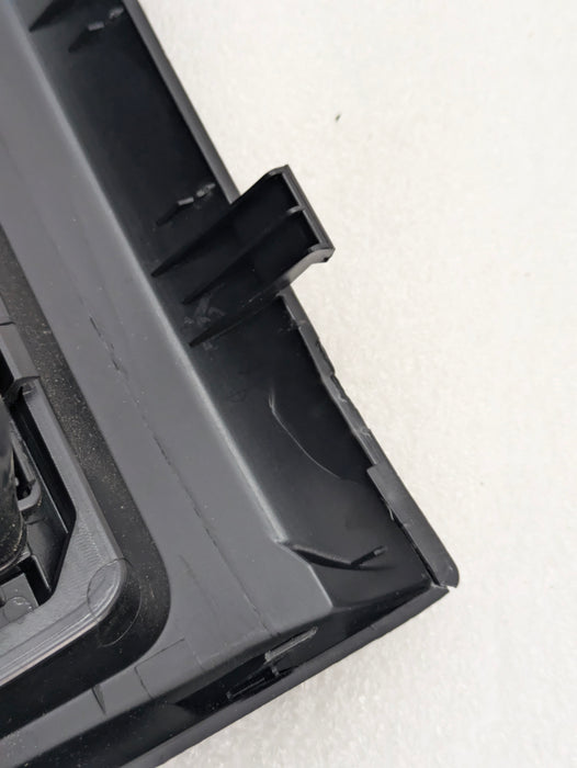 BMW F22 F23 228xi M235xi 230xi M240xi Center Console Rear Air Vent & Trim 9207326/9207330 *DAMAGED*