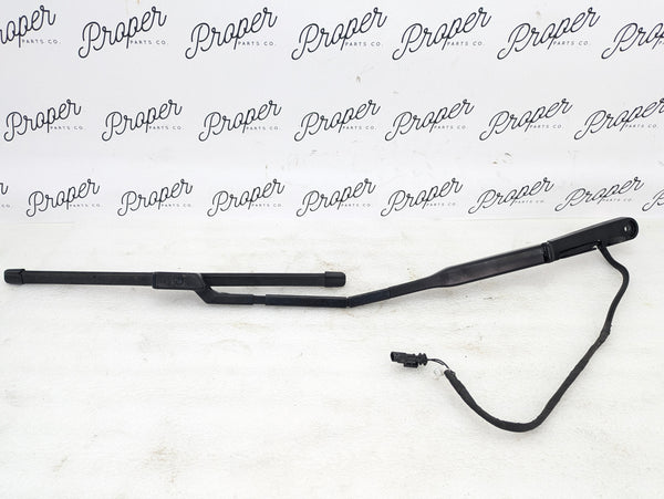 2021 Volvo V60 T6 R-Design Front Left/Right Windshield Wiper Arm Set W000096128/W000092558