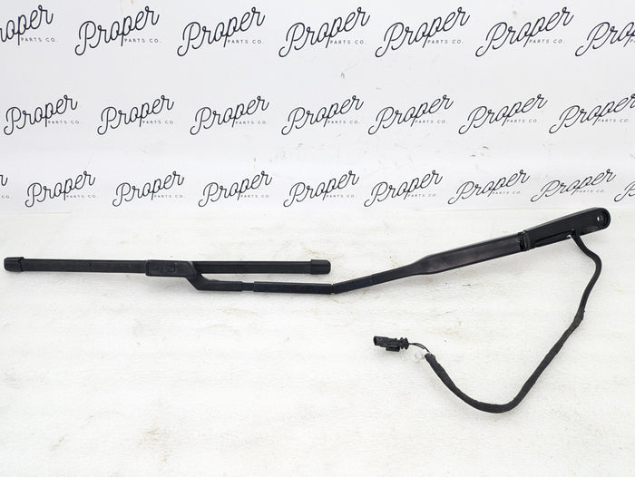 2021 Volvo V60 T6 R-Design Front Left/Right Windshield Wiper Arm Set W000096128/W000092558