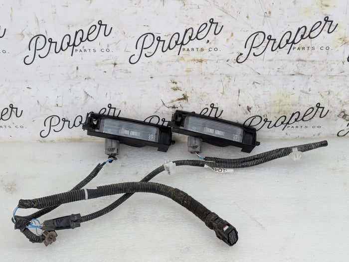 Toyota GZEA14 GR Corolla Rear Bumper License Plate Lights & Wiring Harness 82169-12040 *DAMAGED*