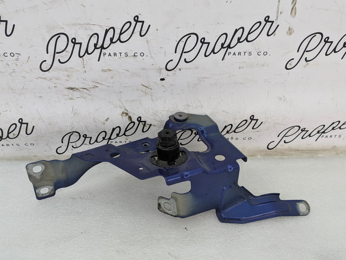 BMW G20 330ix M340ix 330ex Front Right/Passenger Side Fender Support Bracket Mount Portimao Blue Metallic (C31) 7419402
