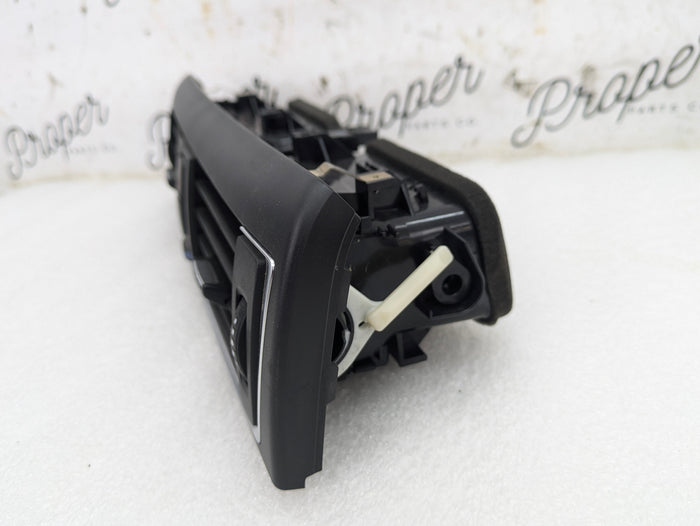 BMW F22 228xi M235xi 230xi M240xi Center Dashboard Air Vent & Trim 9317945 *DAMAGED*