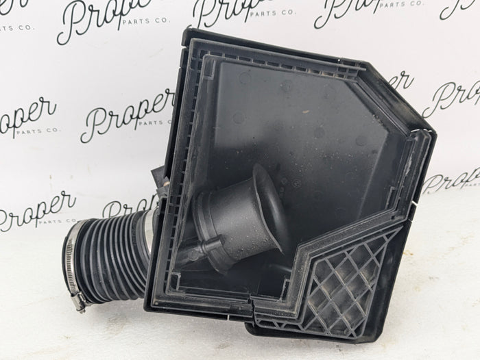 BMW E60 E61 M5/E63 E64 M6 Left/Driver Side Intake Air Box Filter Housing Top & MAF 13717853884/7834213 *DAMAGED*