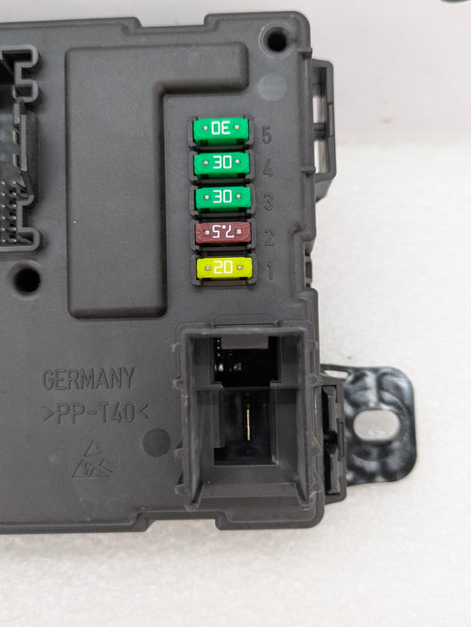 BMW F30 F33 F31 F32 F34 F36 3 & 4 Series Trunk Power Distribution Fuse Box 9261110