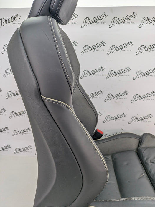 2021 Volvo V60 T6 R-Design Front Right/Passenger Side Black Leather Heated Seat *DAMAGED*