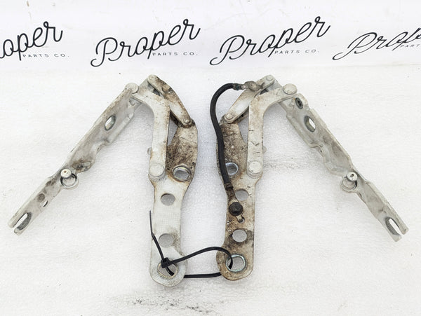 BMW E46 M3 330i 328i 325i 323i Front Hood Hinge Set Left Right Alpine White 41617028577 / 41617028578