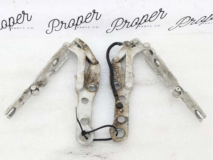 BMW E46 M3 330i 328i 325i 323i Front Hood Hinge Set Left Right Alpine White 41617028577 / 41617028578