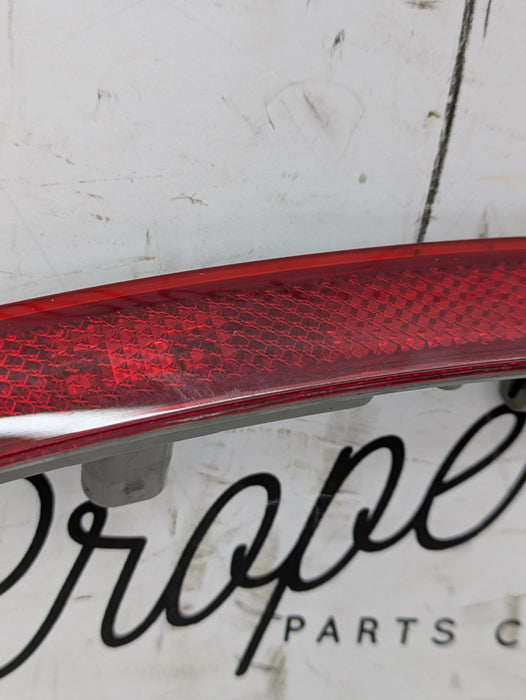 Chevrolet C7 Corvette Stingray Z51 Right/Passenger Side Rear Side Marker Signal Light Reflector 23210930