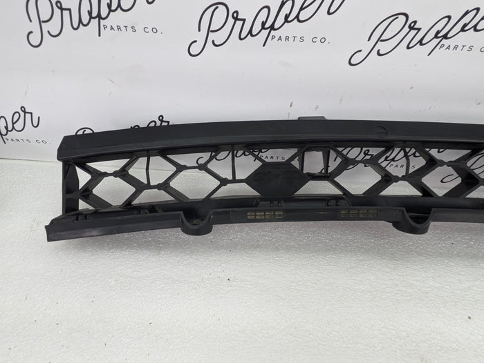 2021 Volvo V60 T6 R-Design Rear Bumper Center Support Mount Bracket 31455676