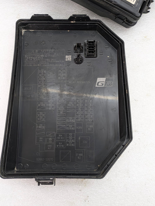 Toyota GZEA14 GR Corolla Engine Bay Relay Fuse Box Panel 82662-12G70 *DAMAGED*