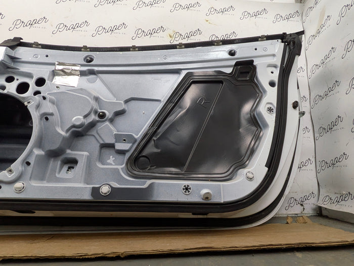 Chevrolet C7 Corvette Stingray Right/Passenger Side Door Arctic White (G8G) 23462076 *DAMAGED*