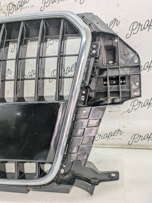 2015 Audi 8U Q3 Front Center Bumper Grille 8U0853653 *DAMAGED*