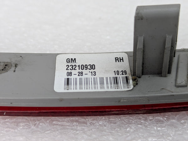 Chevrolet C7 Corvette Stingray Z51 Right/Passenger Side Rear Side Marker Signal Light Reflector 23210930