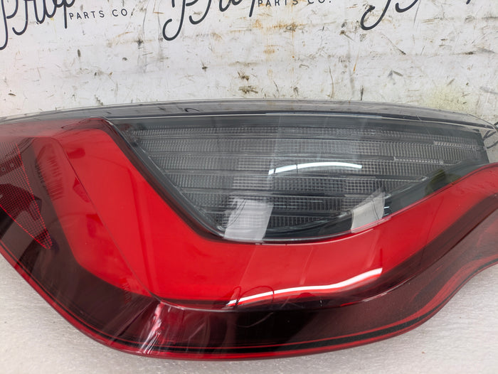 BMW G22 G26 430ix M440ix G82 M4 Pre-LCI Rear Left/Driver Side Outer LED Tail Light Assembly 63217477605
