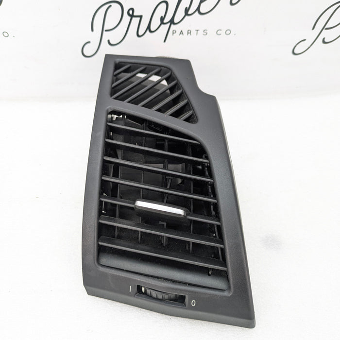 BMW E82 E88 135i 128i Right/Passenger Side Dashboard Air Vent 7059188 *DAMAGED*