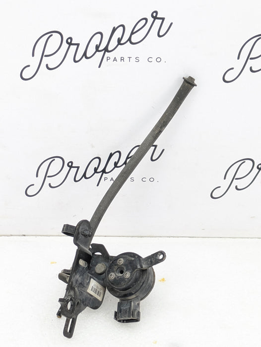Chevrolet C7 Corvette Stingray Left/Driver Side Rear Headlight Level Position Sensor & Bracket 23110569/20988187