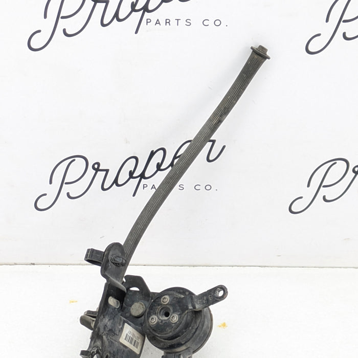 Chevrolet C7 Corvette Stingray Left/Driver Side Rear Headlight Level Position Sensor & Bracket 23110569/20988187