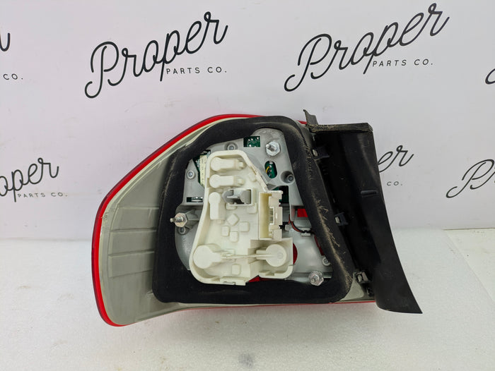 BMW E90 335xi 325xi 328xi 323i LCI Right/Passenger Side Rear Outer Tail Light 7289430 *NOTE*