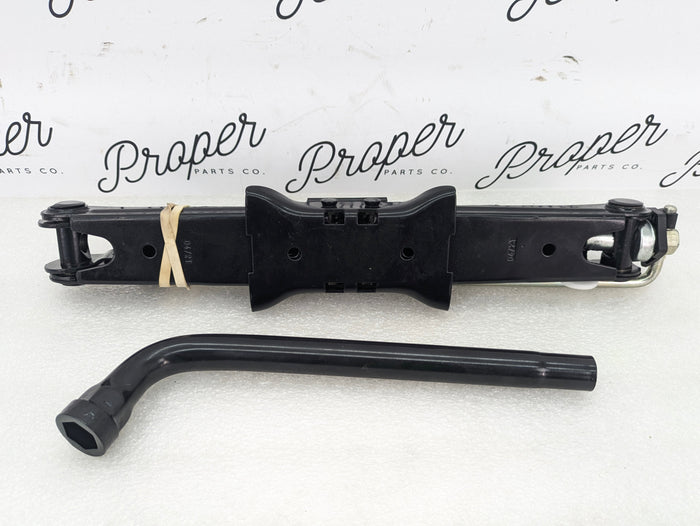 2021 Volvo V60 T6 R-Design Emergency Spare Wheel Tire Jack Lug Wrench Tools 31680566/31381637
