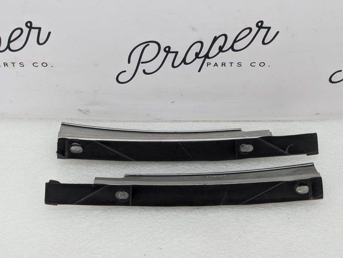 Chevrolet C7 Corvette Stingray Left & Right Side Roof Panel Weatherstrip Retainers Set Pair 23467677/23467678