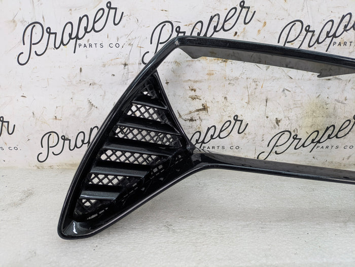 Chevrolet C7 Corvette Stingray Z51 Rear Left/Driver Side Tail Light Surround Trim 22790954 *DAMAGED*