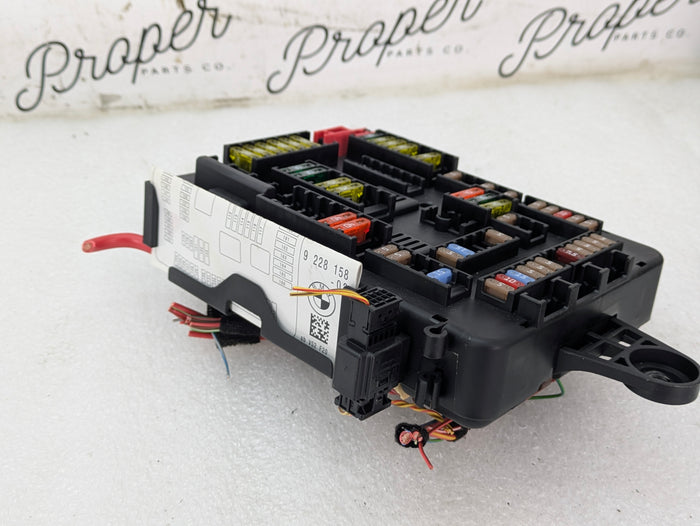 BMW F30 F34 F31 F32 F33 F36 3 & 4 Series Trunk Power Distribution Fuse Box 9261110
