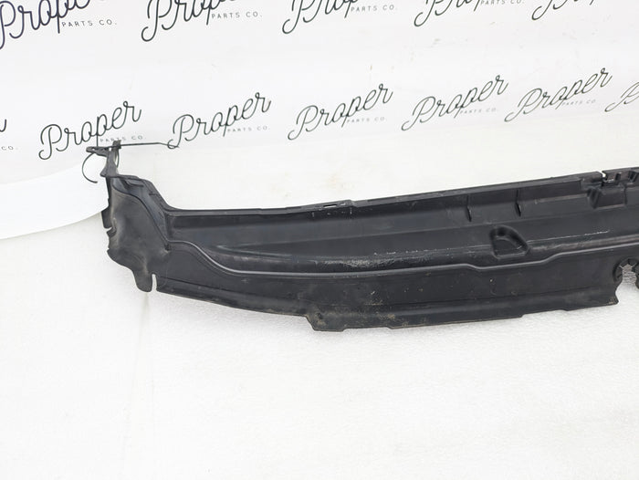 2021 Volvo V60 T6 R-Design Radiator Support Air Duct Seal 31455591