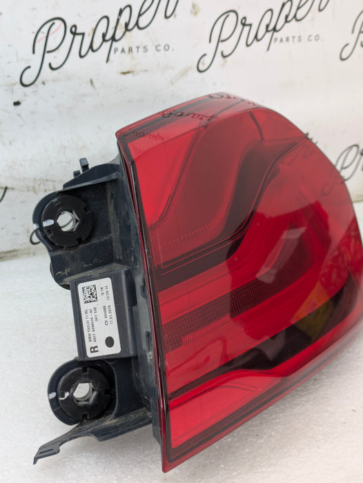 BMW F36 F32 F33 F82 F83 440xi 430xi M4 LCI LED Rear Right/Passenger Side Outer Tail Light 8496526