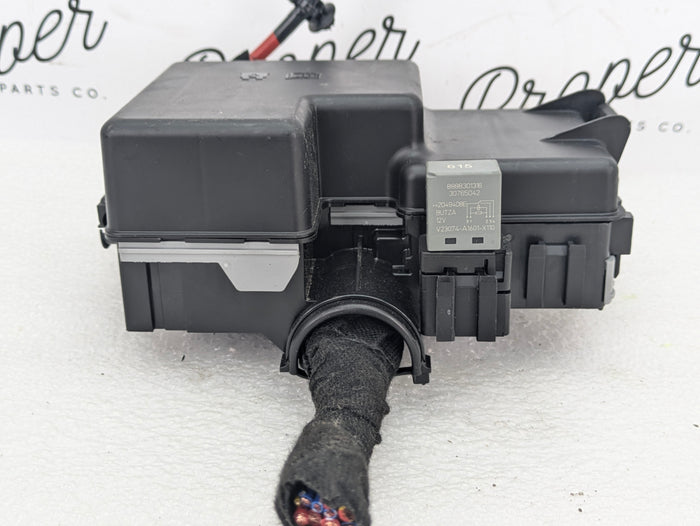 2021 Volvo V60 T6 R-Design Trunk Fuse Box Relay Junction Box 31384034