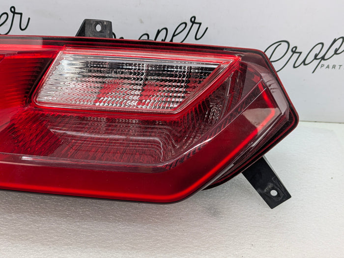 Chevrolet C7 Corvette Stingray Rear Right/Passenger Side Tail Light 23170470