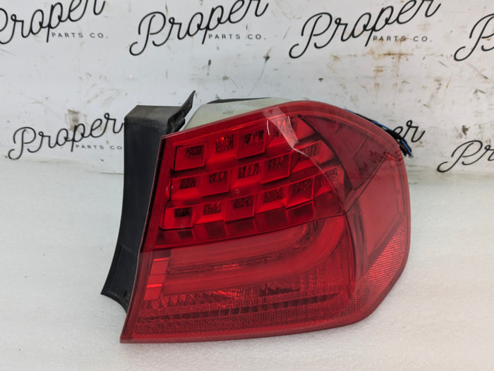 BMW E90 335xi 328xi 325xi 323i LCI Right/Passenger Side Rear Outer Tail Light 7289430 *NOTE*