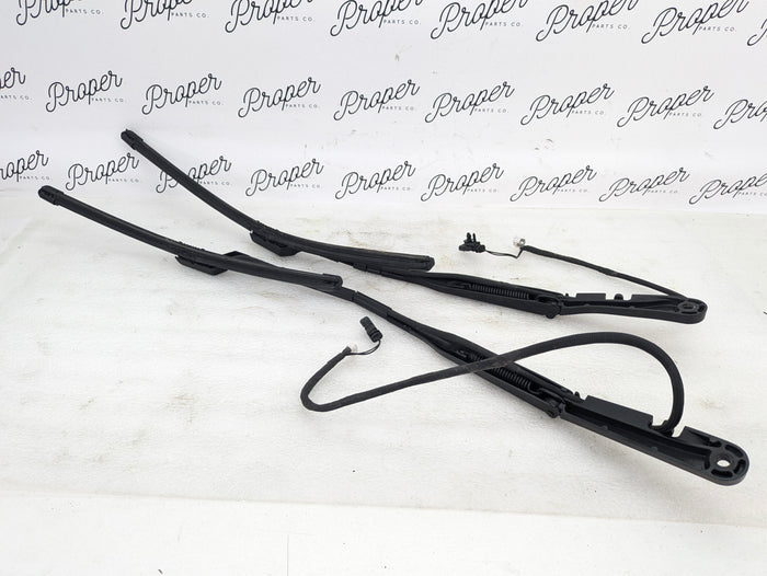 2021 Volvo V60 T6 R-Design Front Left/Right Windshield Wiper Arm Set W000096128/W000092558