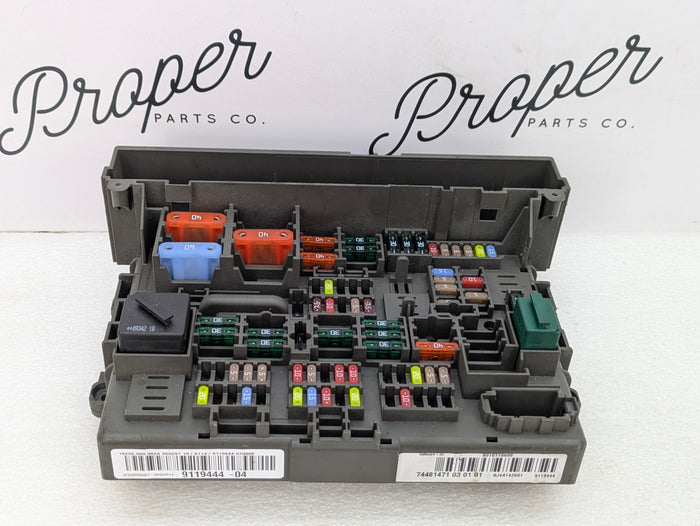 BMW E88 E82 135i 128i Front Power Distribution Fuse Box 9119444