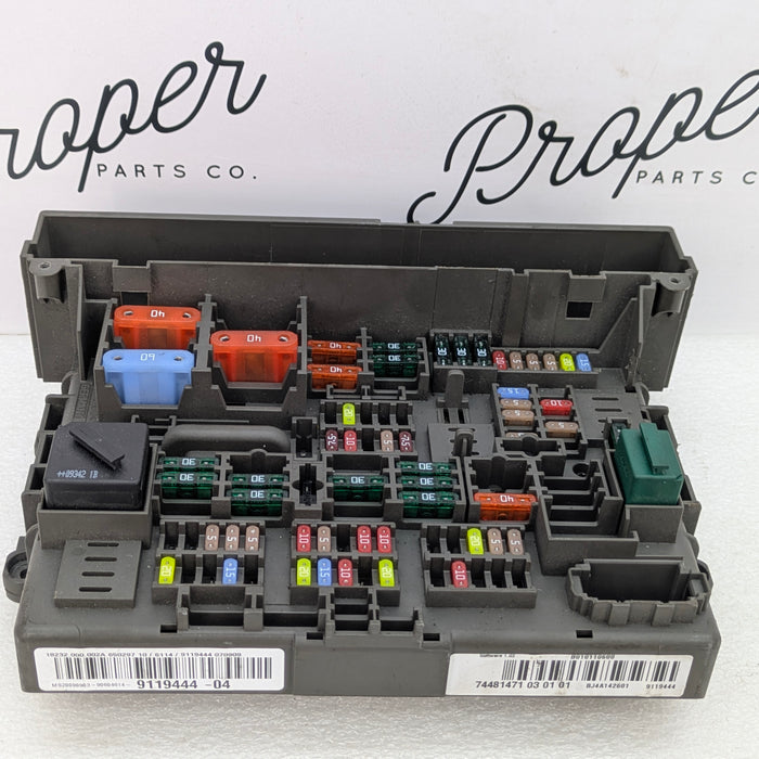 BMW E88 E82 135i 128i Front Power Distribution Fuse Box 9119444