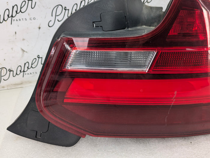 BMW F22 F23 228xi M240xi M235xi 230xi F87 M2 Pre-LCI Right/Passenger Side Tail Light Assembly 7295428