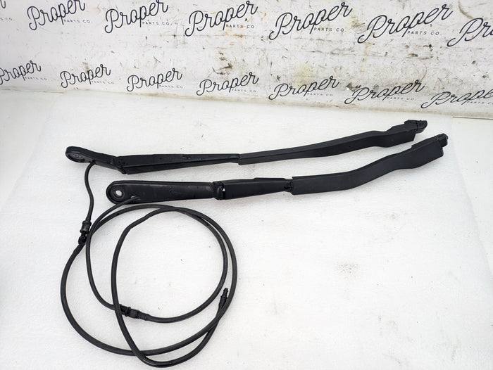 BMW G22 G23 G20 G26 430ix 330ix 330ex Front Left/Right Windshield Wiper Arm Set 9448919/9448920