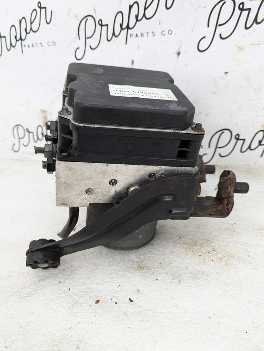 BMW E60 E61 530xi 525xi 530xd ABS Anti Lock Brakes Pump Module 6772449