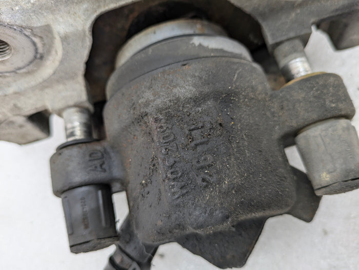 BMW F22 F23 228xi 230xi 228i 230i Front Left/Right Brake Caliper Set 34116857687/34116857688