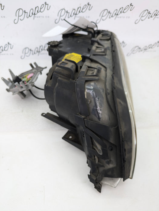 BMW E46 330i 325i Sedan/Wagon LCI Front Left Bi-Xenon Headlight 6910975 *For Parts*