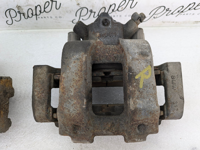 BMW F22 F23 228xi 230xi 228i 230i Front Left/Right Brake Caliper Set 34116857687/34116857688