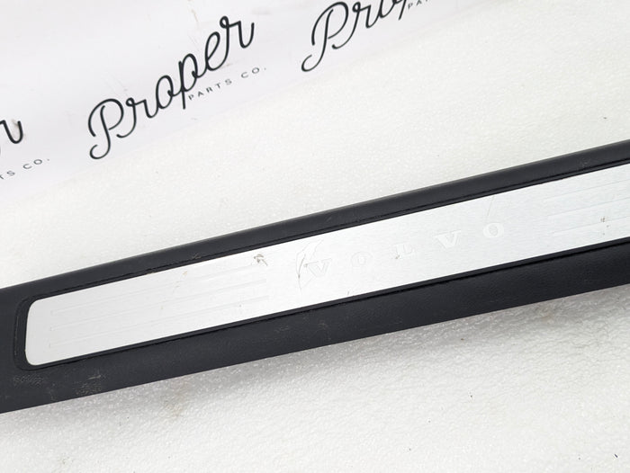 2021 Volvo V60 T6 R-Design Front Right Door Sill Trim 31468387