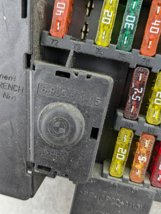 BMW E60 E61 550xi 545xi 535xi 530xi Rear Trunk Power Distribution Fuse Box 6906603